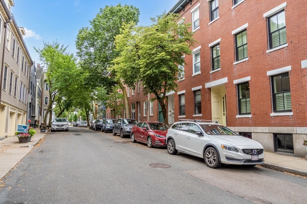 3 bed, 2 bath apartment for rent at 110 Elm St Unit 2, Charlestown — photo 21 of 21