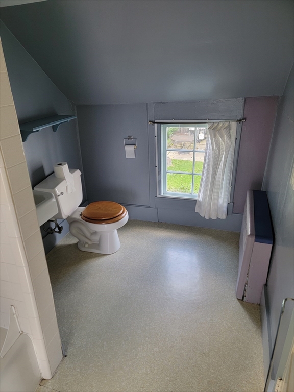 1 bed, 1 bath apartment for rent at 110 Front St Unit 3, Marblehead Historic District — photo 5 of 12