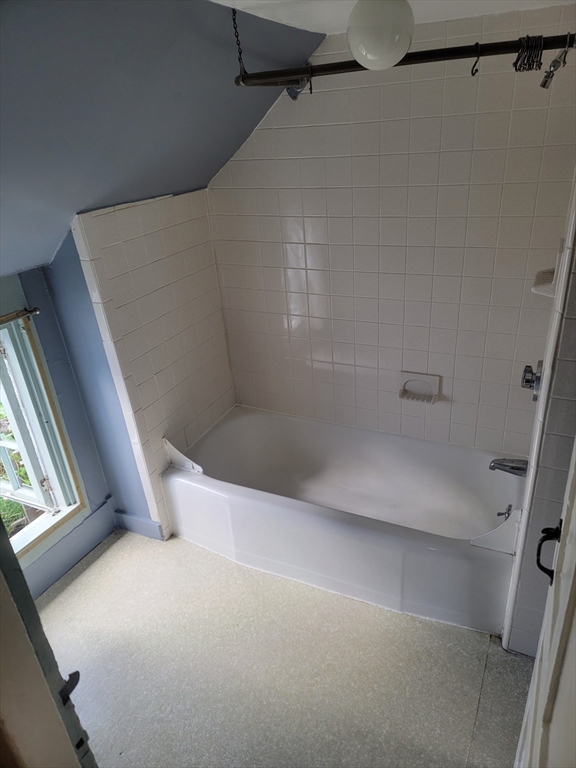 1 bed, 1 bath apartment for rent at 110 Front St Unit 3, Marblehead Historic District — photo 6 of 12