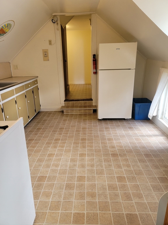 1 bed, 1 bath apartment for rent at 110 Front St Unit 3, Marblehead Historic District — photo 3 of 12