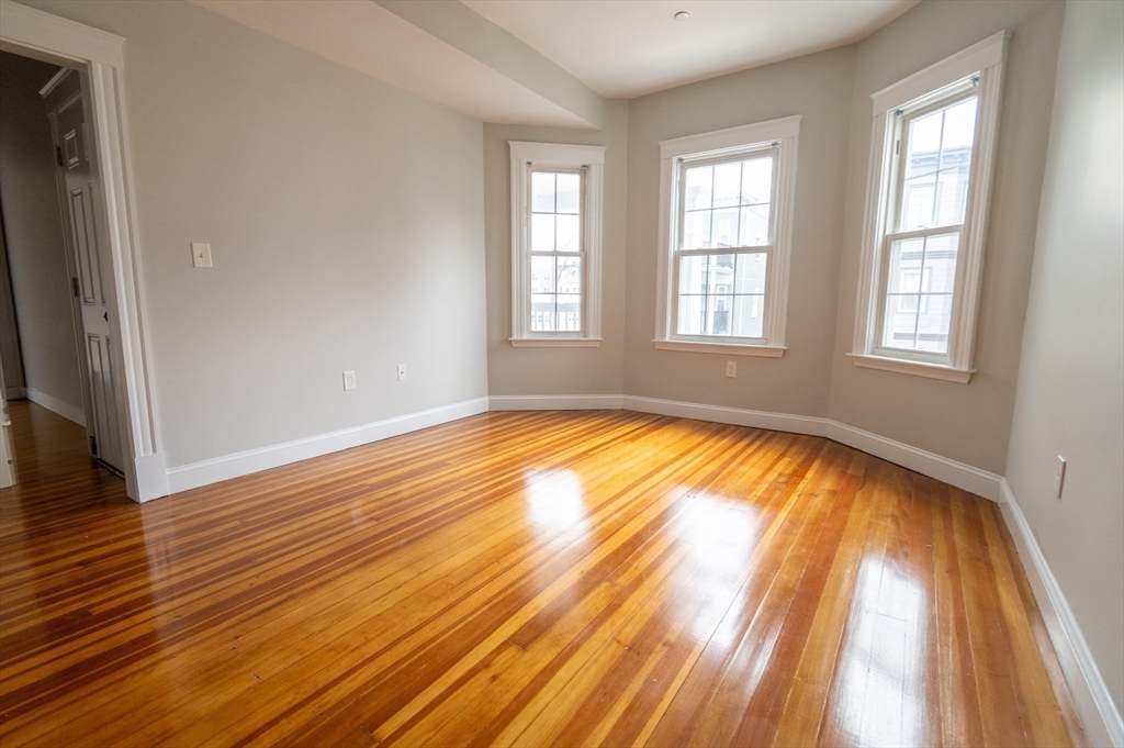 3 bed, 1 bath apartment for rent at 110 Fuller St Unit 2, Dorchester — photo 7 of 24