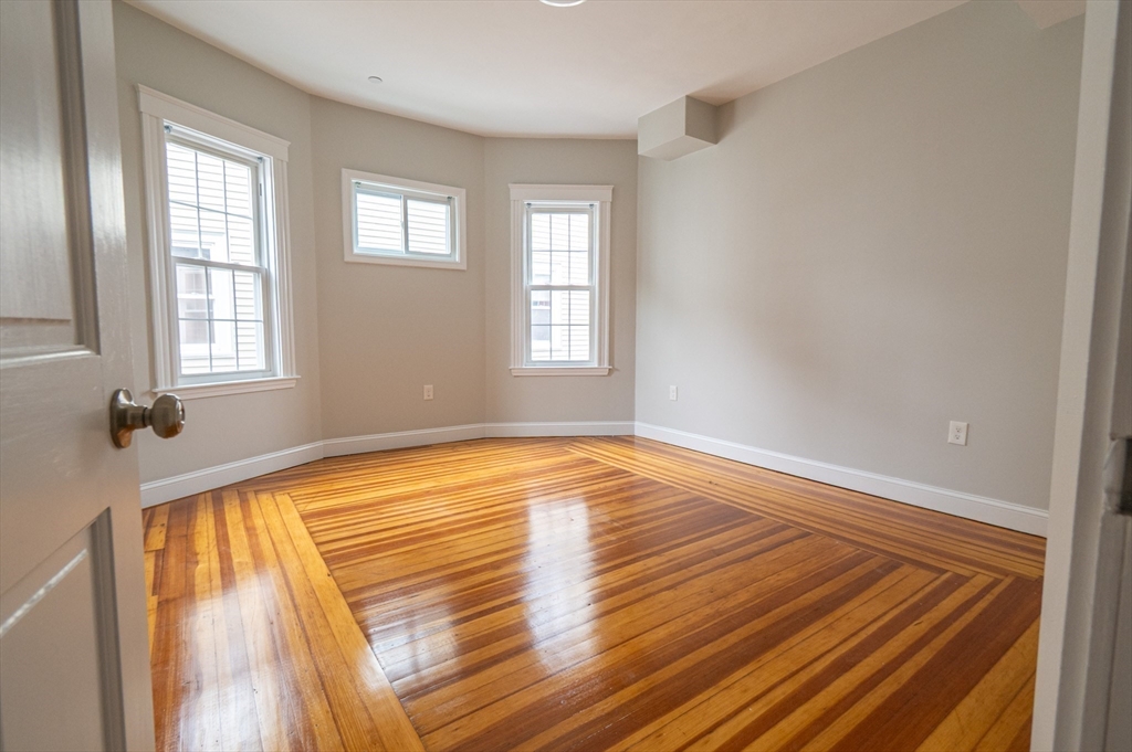3 bed, 1 bath apartment for rent at 110 Fuller St Unit 2, Dorchester — photo 5 of 24