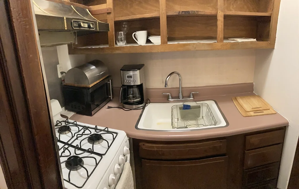 1 bed, 1 bath apartment for rent at 110 Grovers Ave Unit 2F, Winthrop — photo 3 of 12