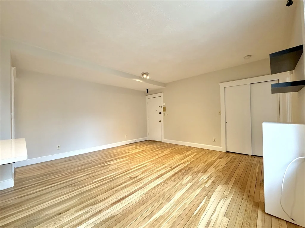 1 bed, 1 bath apartment for rent at 110 Lanark Rd Unit 8, Brighton — photo 5 of 20