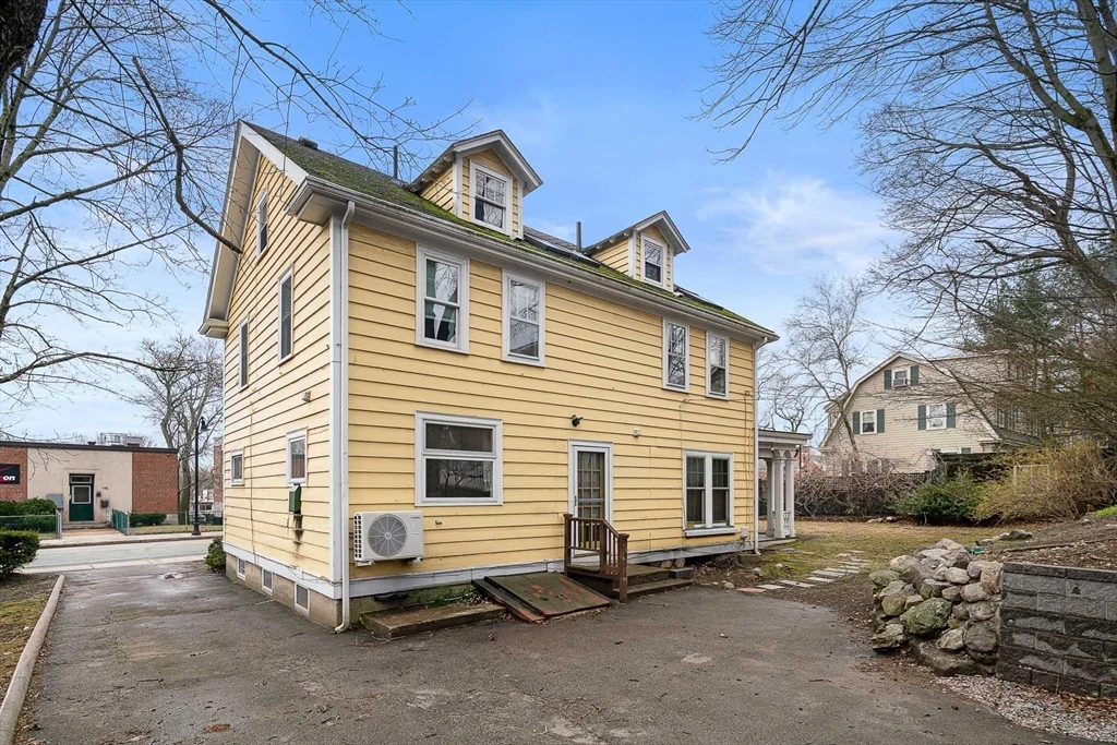 4 bed, 2 bath apartment for rent at 110 Leonard St, Belmont — photo 29 of 29