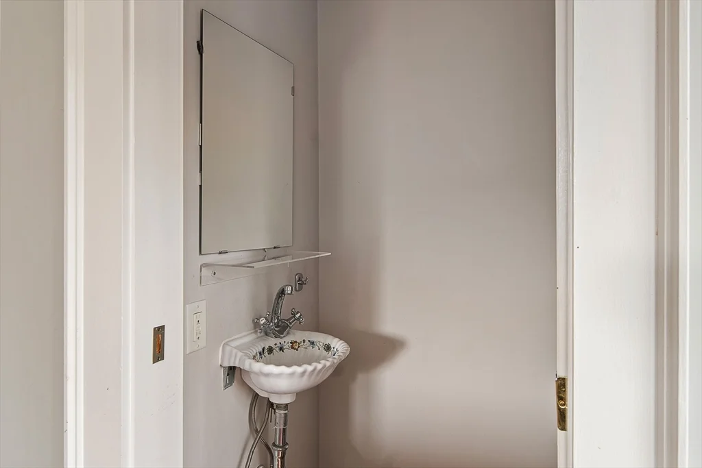4 bed, 2 bath apartment for rent at 110 Leonard St, Belmont — photo 8 of 29