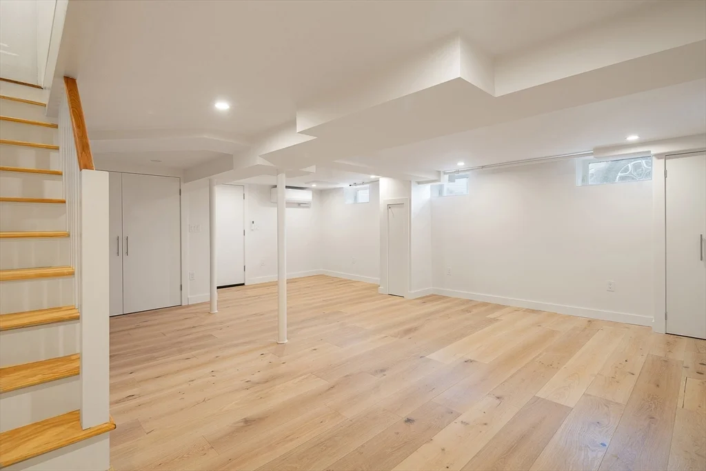 4 bed, 2 bath apartment for rent at 110 Leonard St, Belmont — photo 26 of 29
