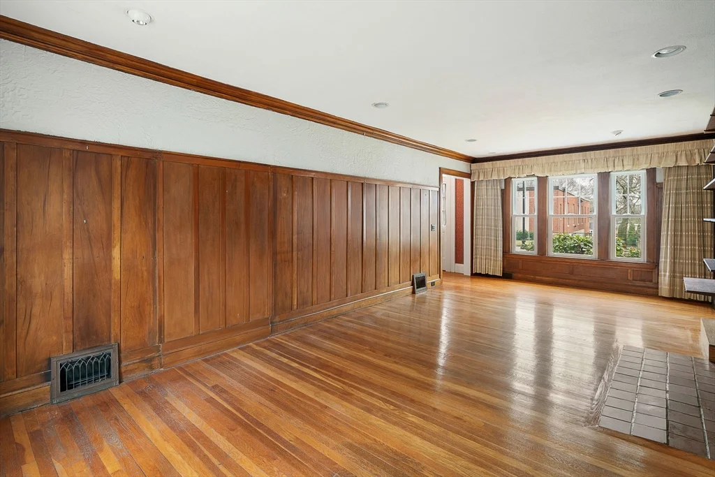 4 bed, 2 bath apartment for rent at 110 Leonard St, Belmont — photo 11 of 29