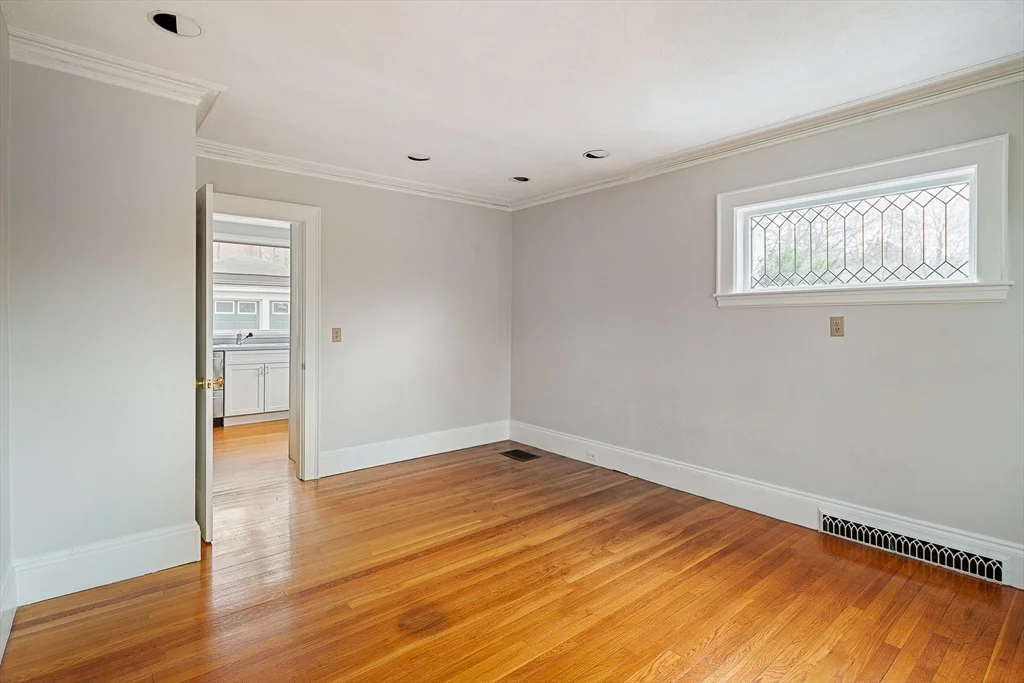 4 bed, 2 bath apartment for rent at 110 Leonard St, Belmont — photo 4 of 29