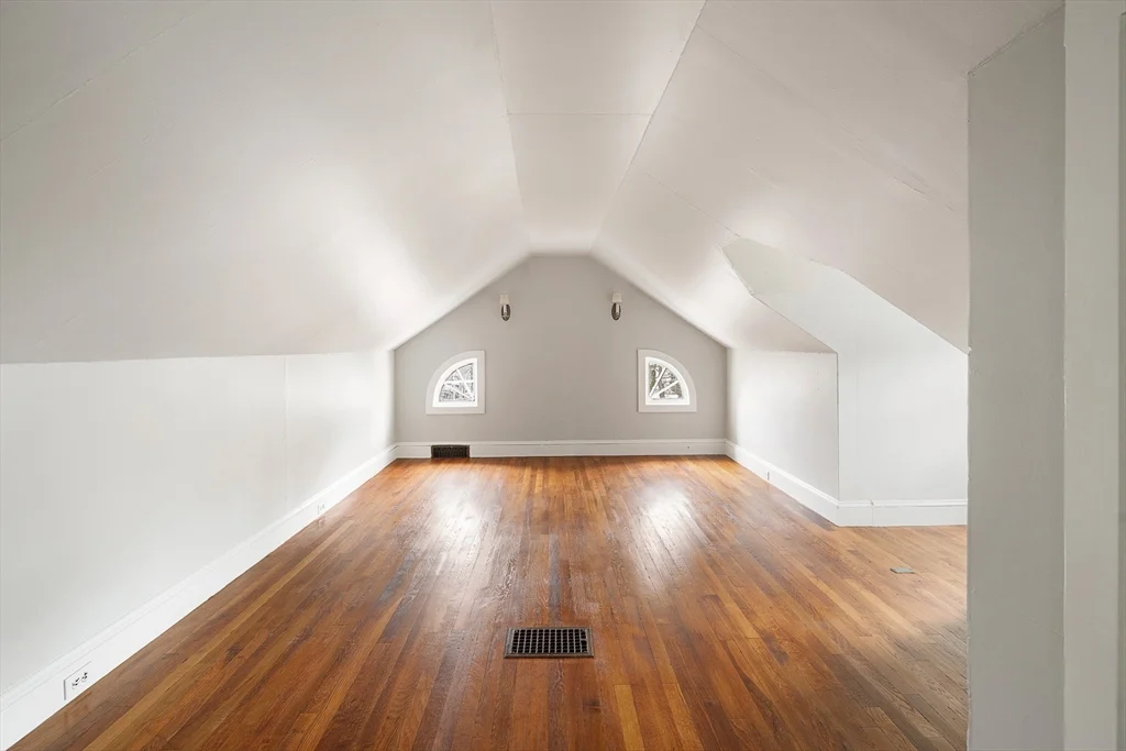 4 bed, 2 bath apartment for rent at 110 Leonard St, Belmont — photo 23 of 29