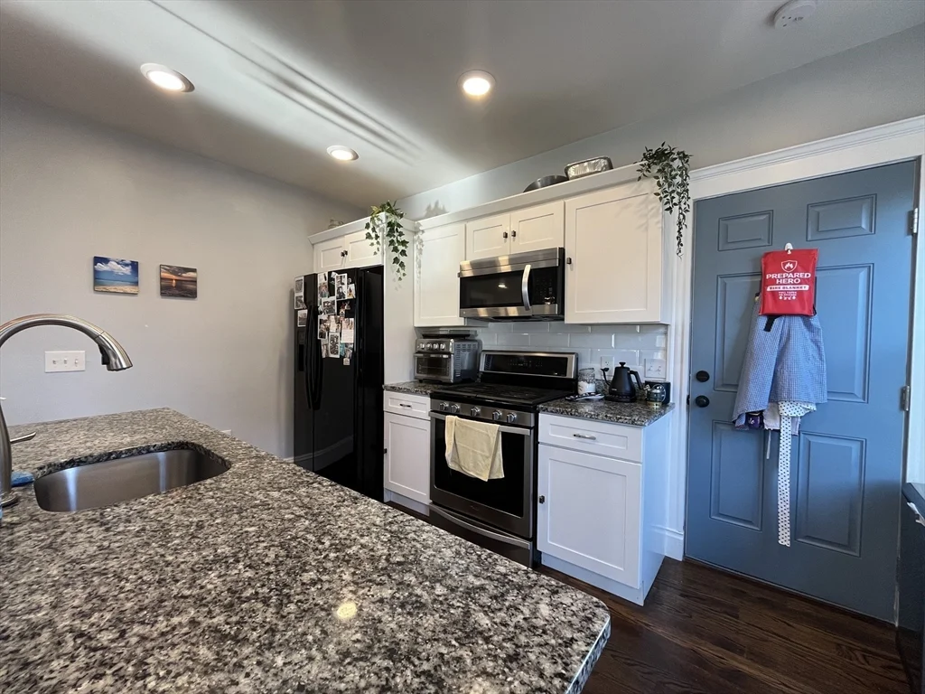 2 bed, 2 bath apartment for rent at 110 Lonsdale St Unit 2, Dorchester — photo 3 of 16