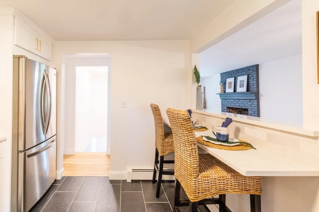 4 bed, 1 bath apartment for rent at 110 Low St, Newburyport — photo 5 of 23