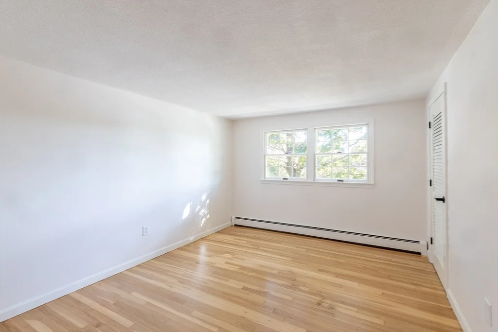 4 bed, 1 bath apartment for rent at 110 Low St, Newburyport — photo 15 of 23