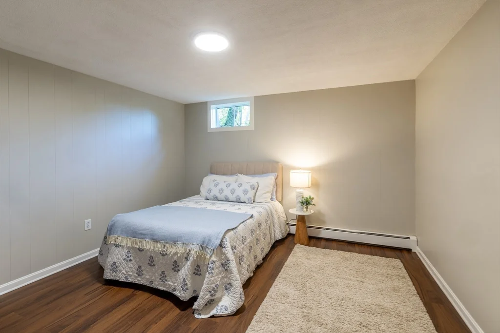 4 bed, 1 bath apartment for rent at 110 Low St, Newburyport — photo 20 of 23