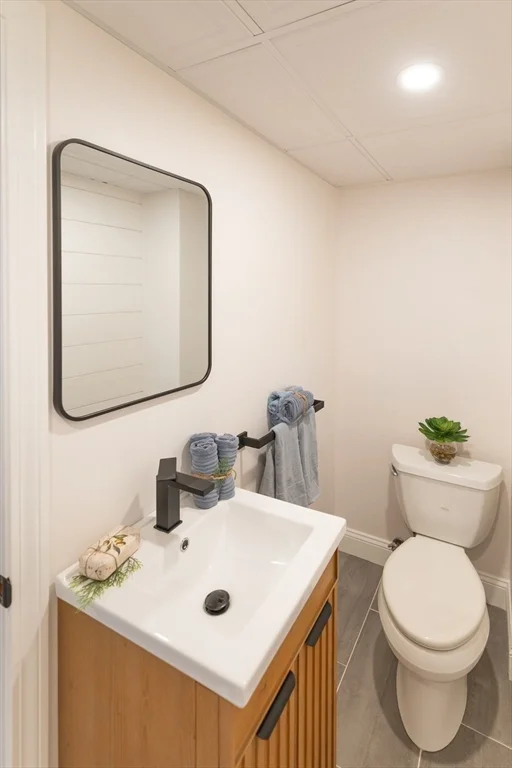 4 bed, 1 bath apartment for rent at 110 Low St, Newburyport — photo 19 of 23