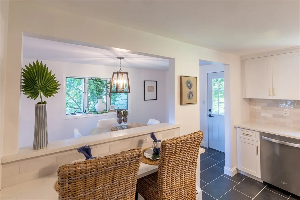 4 bed, 1 bath apartment for rent at 110 Low St, Newburyport — photo 6 of 23