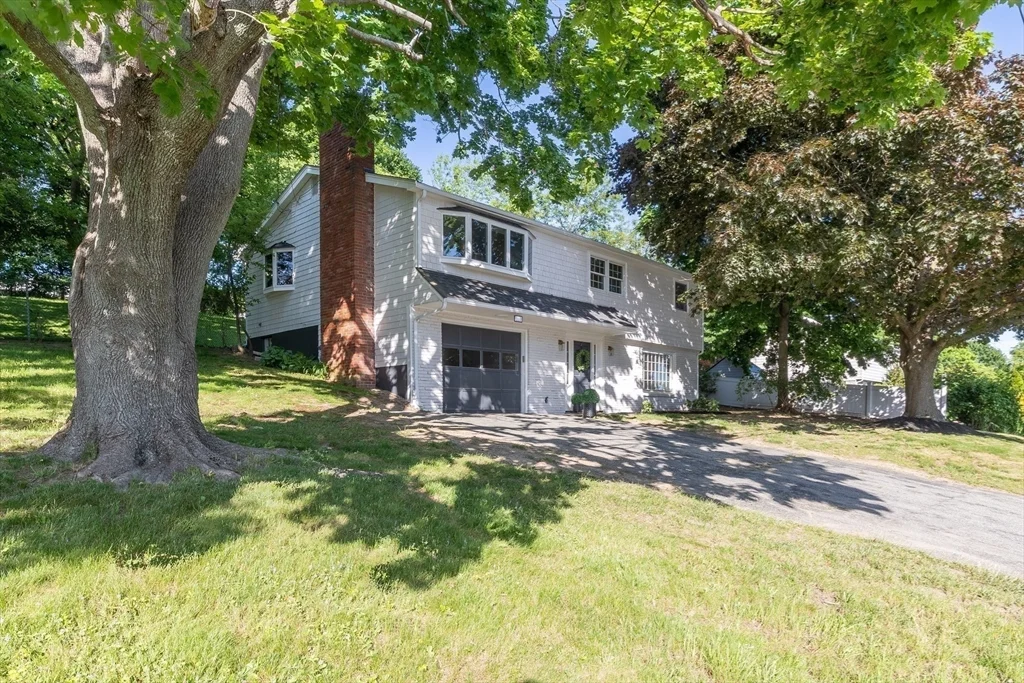4 bed, 1 bath apartment for rent at 110 Low St, Newburyport — photo 2 of 23