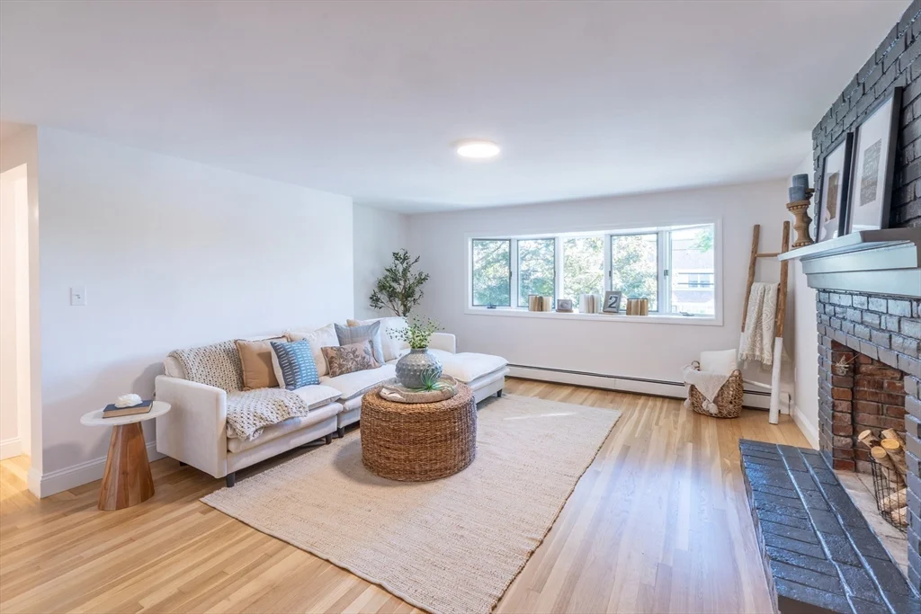 4 bed, 1 bath apartment for rent at 110 Low St, Newburyport — photo 10 of 23
