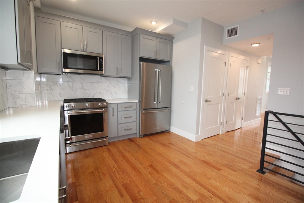 3 bed, 2 bath apartment for rent at 110 Main St Unit 110, Everett — photo 1 of 29