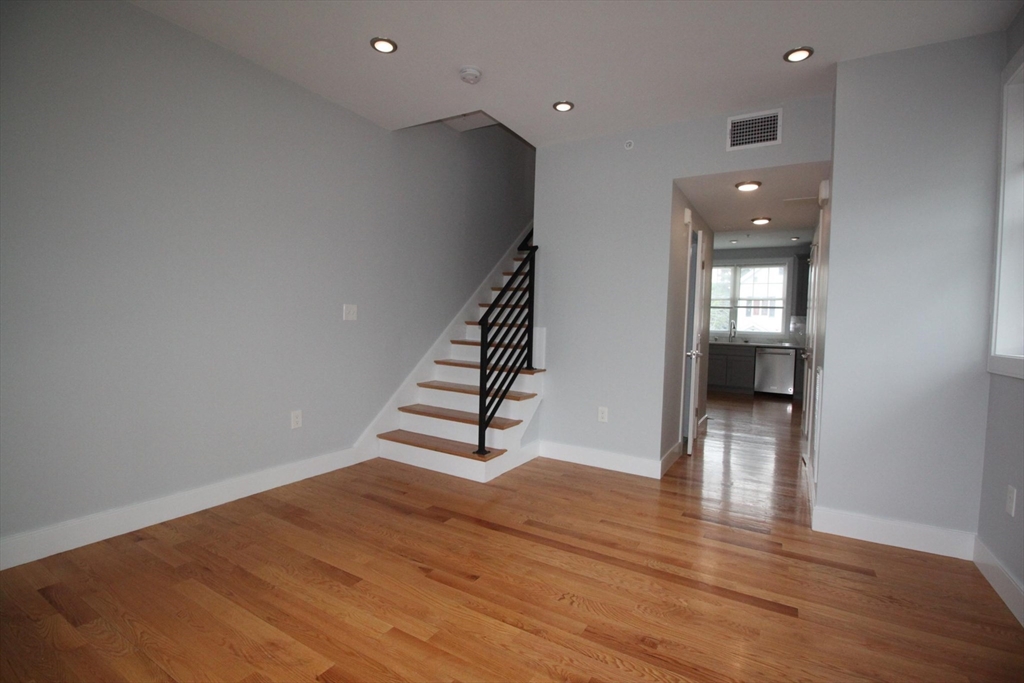 3 bed, 2 bath apartment for rent at 110 Main St Unit 110, Everett — photo 4 of 29