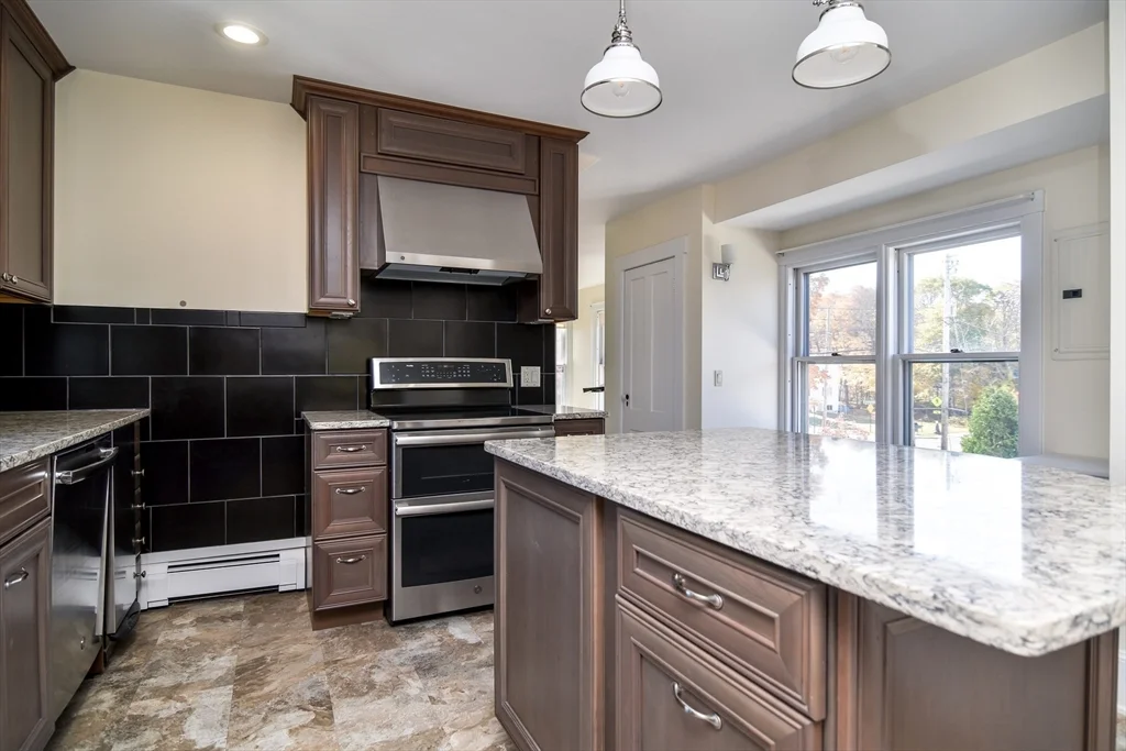4 bed, 2 bath apartment for rent at 110 Main St Unit 2, Hopkinton — photo 4 of 26