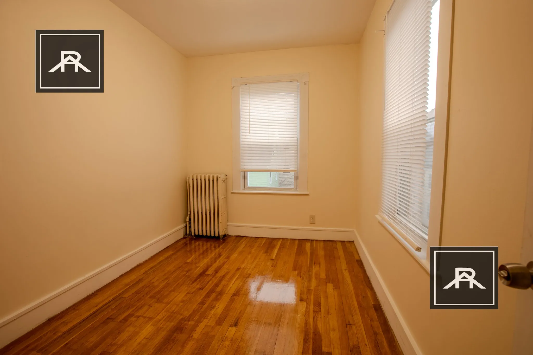 4 bed, 1 bath apartment for rent at 110 Murdock St Unit 3, Oak Square — photo 4 of 30