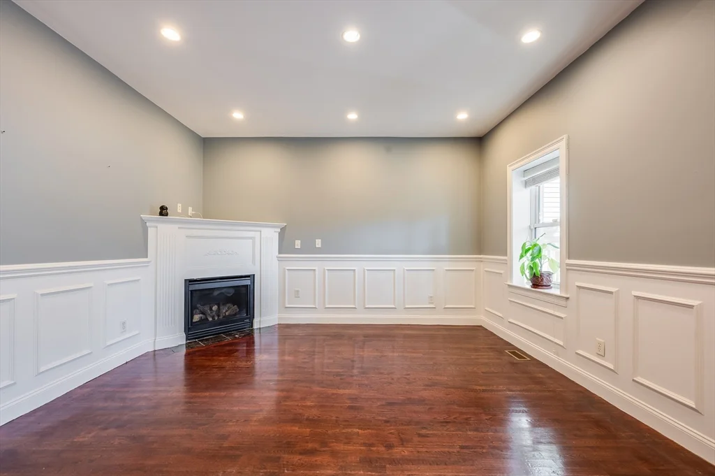 2 bed, 1 bath apartment for rent at 110 N St Unit 1, South Boston
