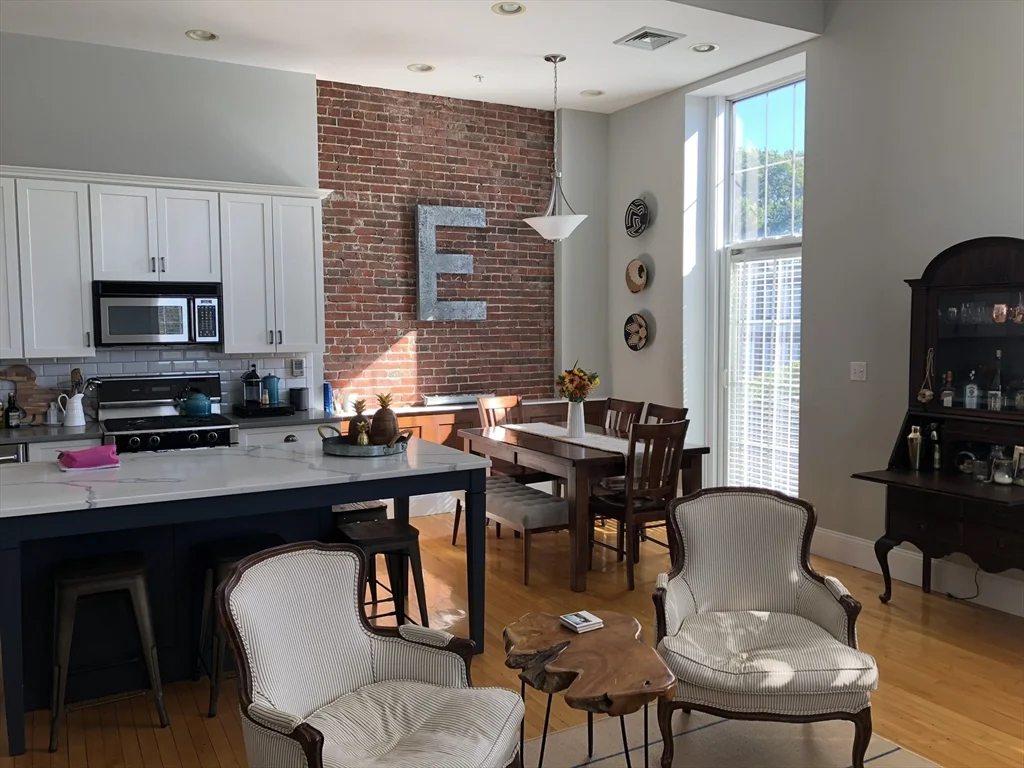 2 bed, 2 bath apartment for rent at 110 O St Unit 10, South Boston