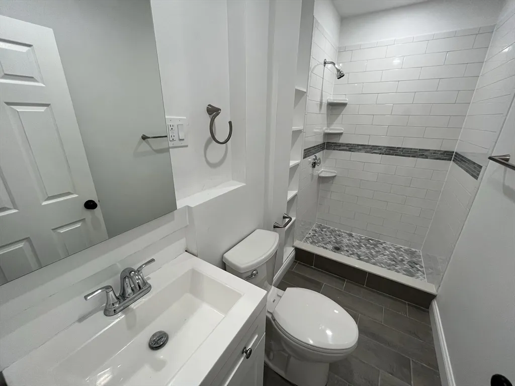 3 bed, 1 bath apartment for rent at 110 Old Harbor St Unit 3, South Boston — photo 6 of 27