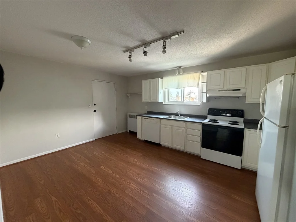 2 bed, 1 bath apartment for rent at 110 Pearl St Unit 9, East Somerville — photo 5 of 13