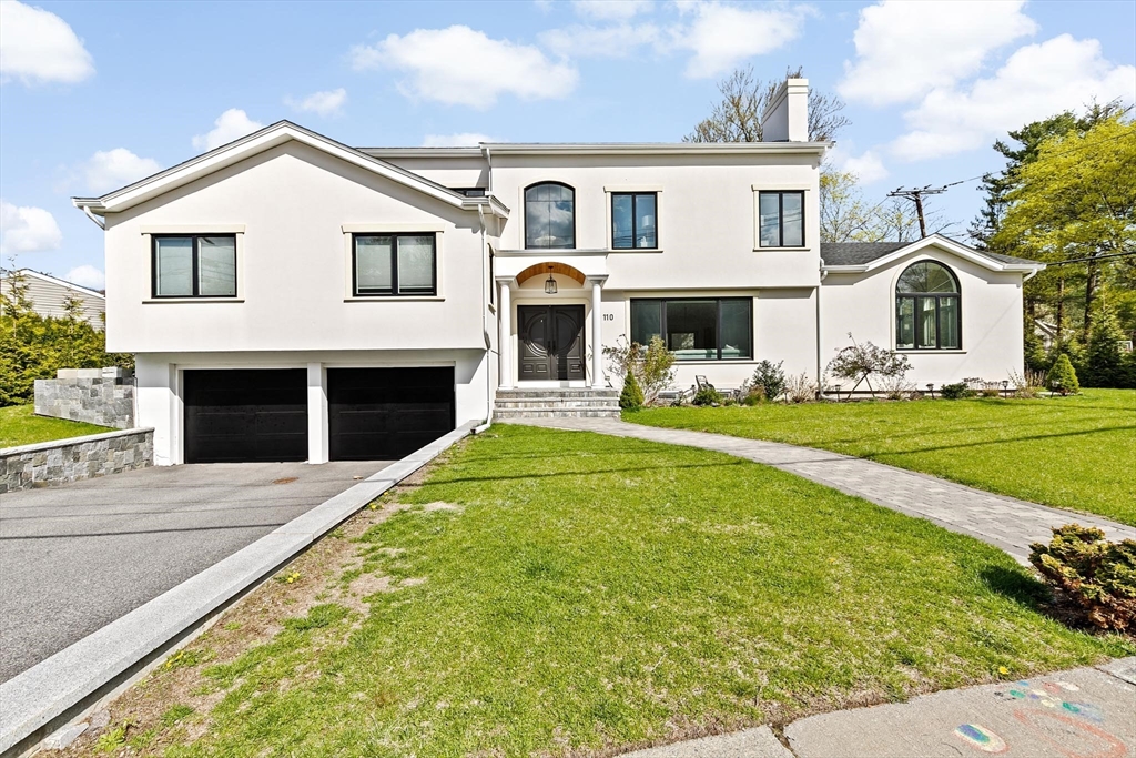 5 bed, 4+ bath apartment for rent at 110 Redwood Rd, Newton — photo 1 of 19