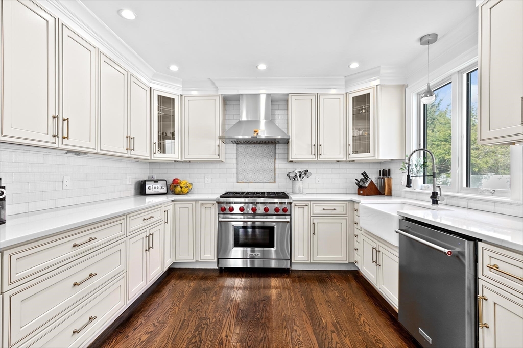 5 bed, 4+ bath apartment for rent at 110 Redwood Rd, Newton — photo 2 of 19