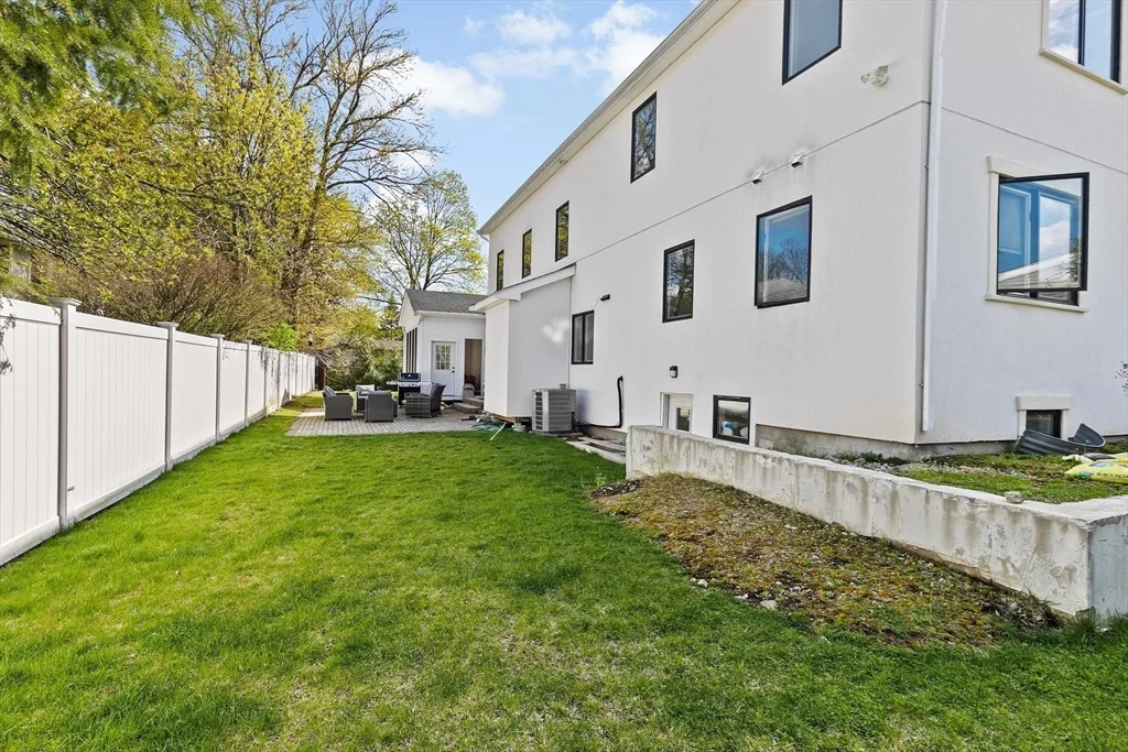 5 bed, 4+ bath apartment for rent at 110 Redwood Rd, Oak Hill — photo 19 of 20