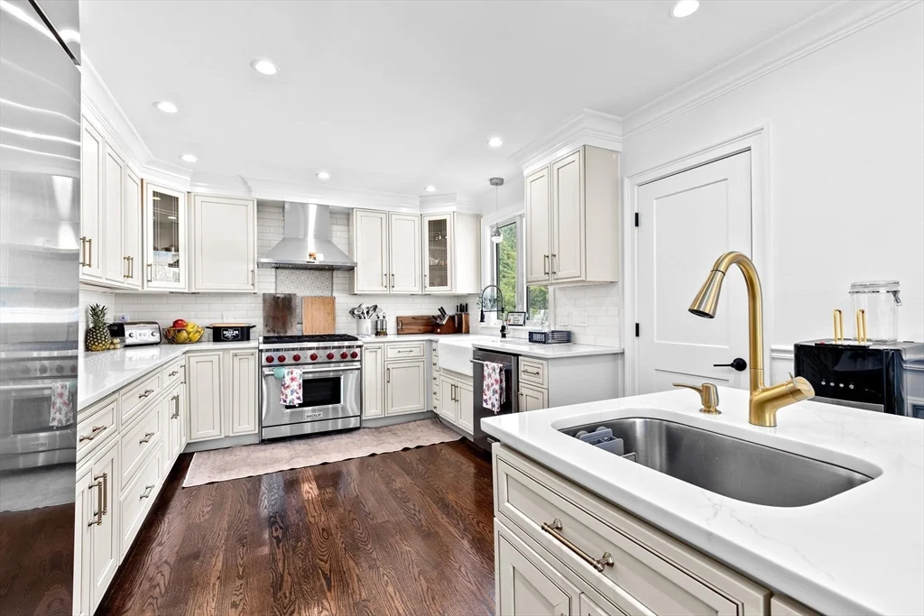 5 bed, 4+ bath apartment for rent at 110 Redwood Rd, Oak Hill — photo 3 of 20