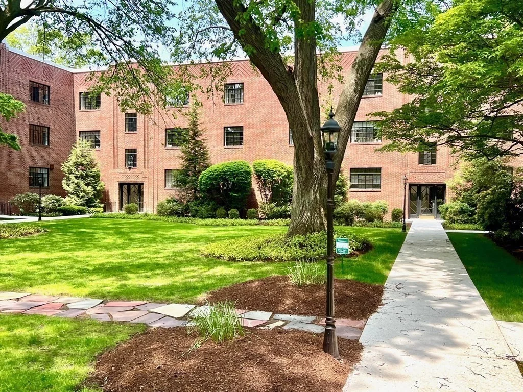 1 bed, 1 bath apartment for rent at 110 Sewall Ave Unit 1, Coolidge Corner — photo 12 of 12