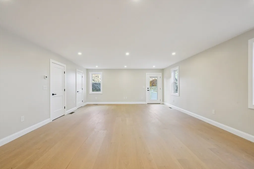 3 bed, 2 bath apartment for rent at 110 Stowe St Unit 110, Fall River — photo 3 of 21