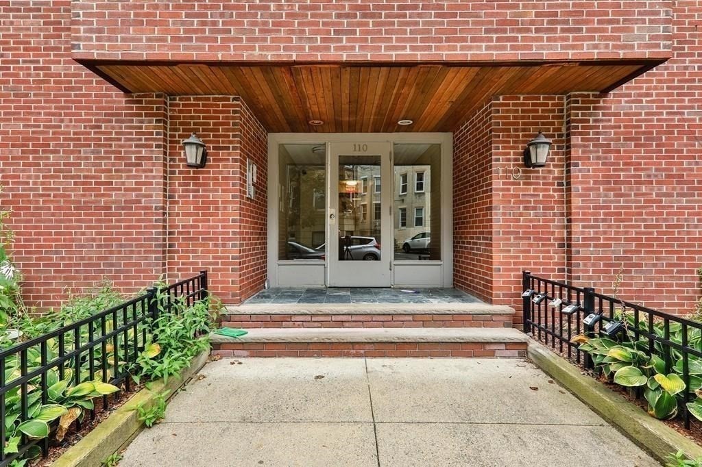 2 bed, 2 bath apartment for rent at 110 Strathmore Rd Unit 402, Brighton — photo 5 of 8