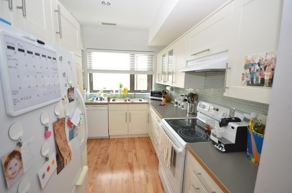 2 bed, 2 bath apartment for rent at 110 Strathmore Rd Unit 402, Brighton — photo 4 of 8