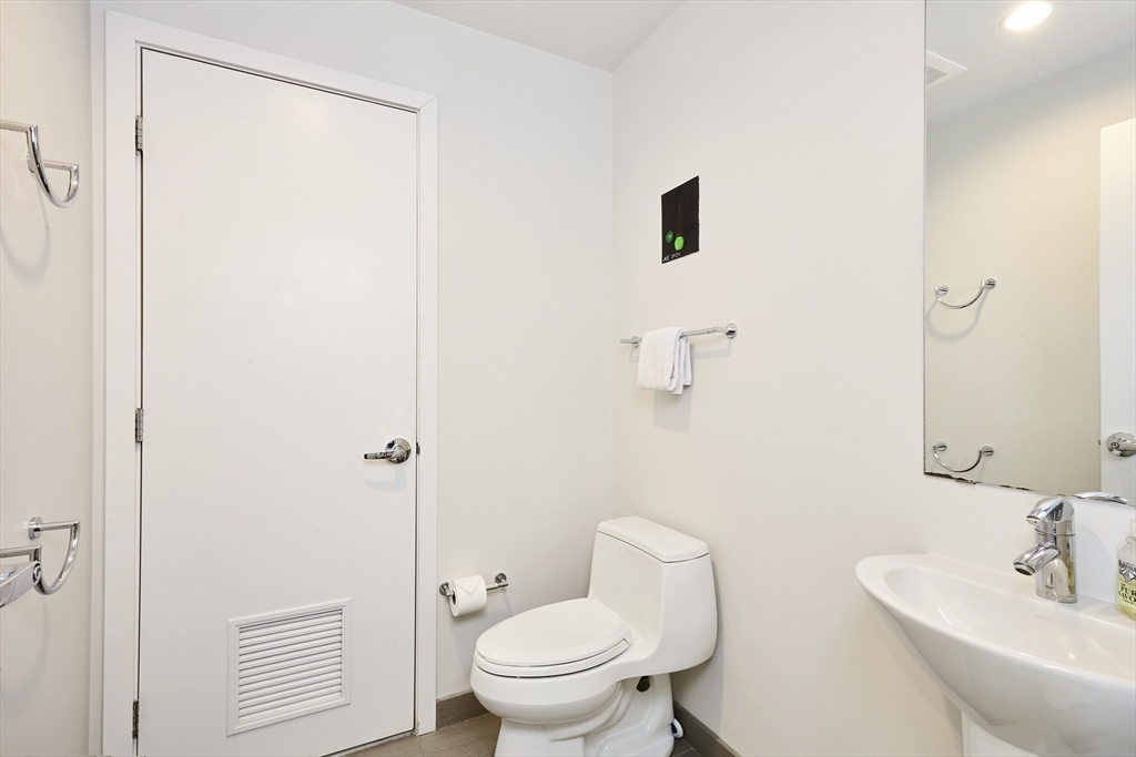 1 bed, 1 bath apartment for rent at 110 Stuart St Unit 22H, Back Bay — photo 13 of 26