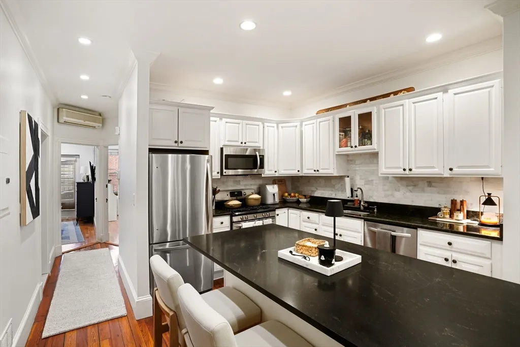 2 bed, 1 bath apartment for rent at 110 Union Park St Unit 2, South End — photo 6 of 21