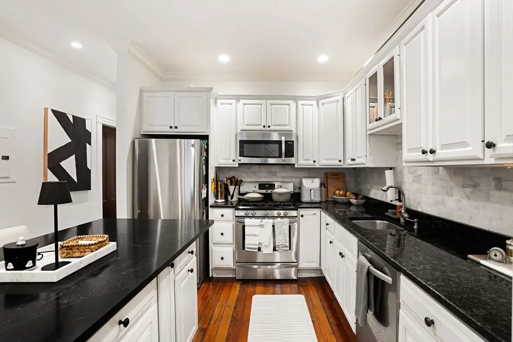 2 bed, 1 bath apartment for rent at 110 Union Park St Unit 2, South End — photo 5 of 21