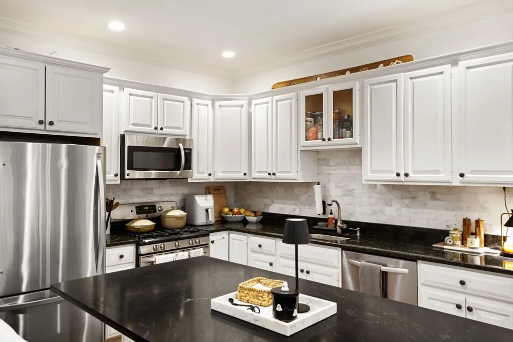 2 bed, 1 bath apartment for rent at 110 Union Park St Unit 2, South End — photo 8 of 21