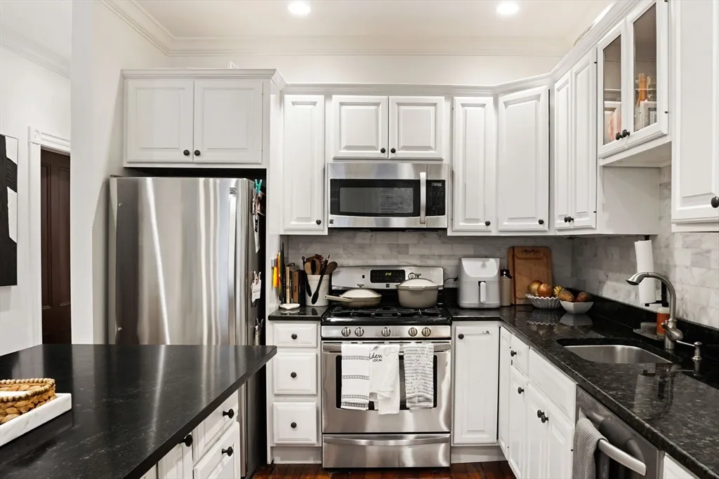 2 bed, 1 bath apartment for rent at 110 Union Park St Unit 2, South End — photo 4 of 21
