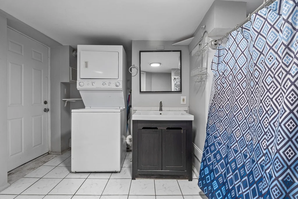 1 bed, 1 bath apartment for rent at 110 W 3rd St Unit 1, South Boston — photo 8 of 8