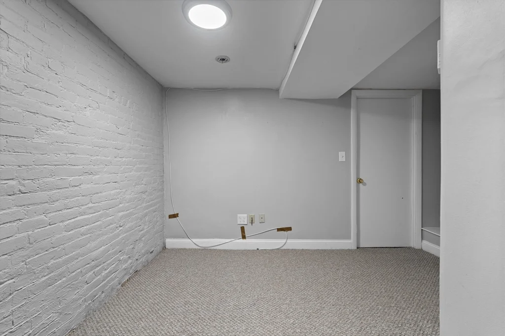 1 bed, 1 bath apartment for rent at 110 W 3rd St Unit 1, South Boston — photo 7 of 8