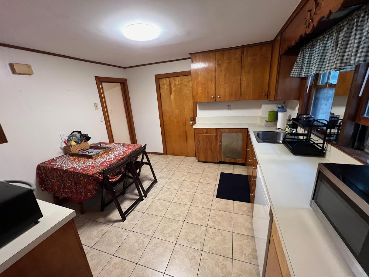 2.5 bed, 1 bath apartment for rent at 110 Walnut St Unit 1, Watertown — photo 5 of 14