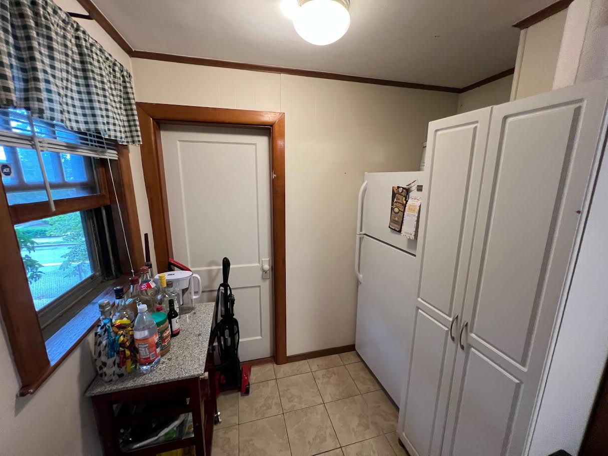 2.5 bed, 1 bath apartment for rent at 110 Walnut St Unit 1, Watertown — photo 6 of 14