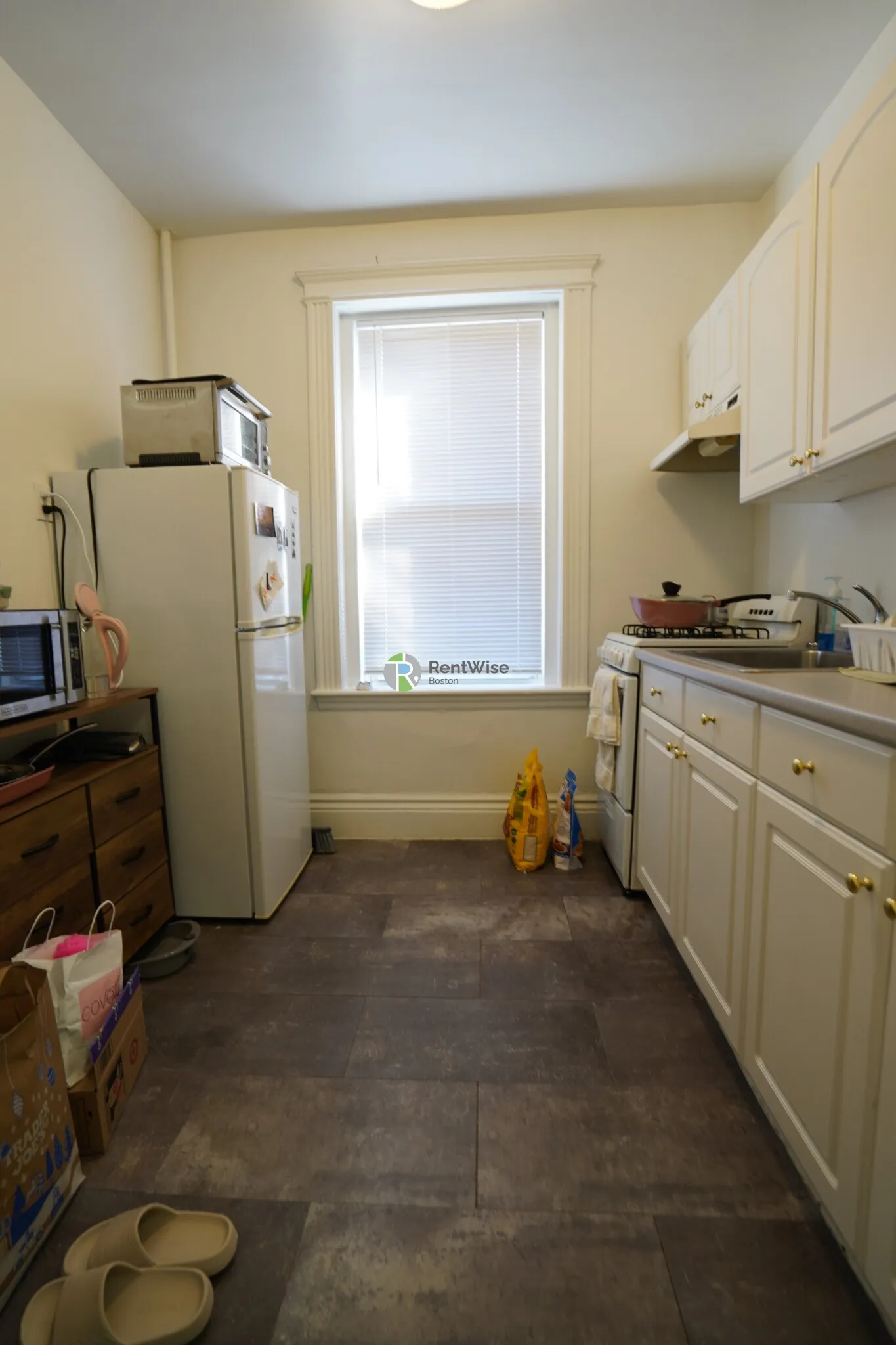 Studio bed, 1 bath apartment for rent at 110 Warren St Unit 15, Brighton — photo 8 of 14
