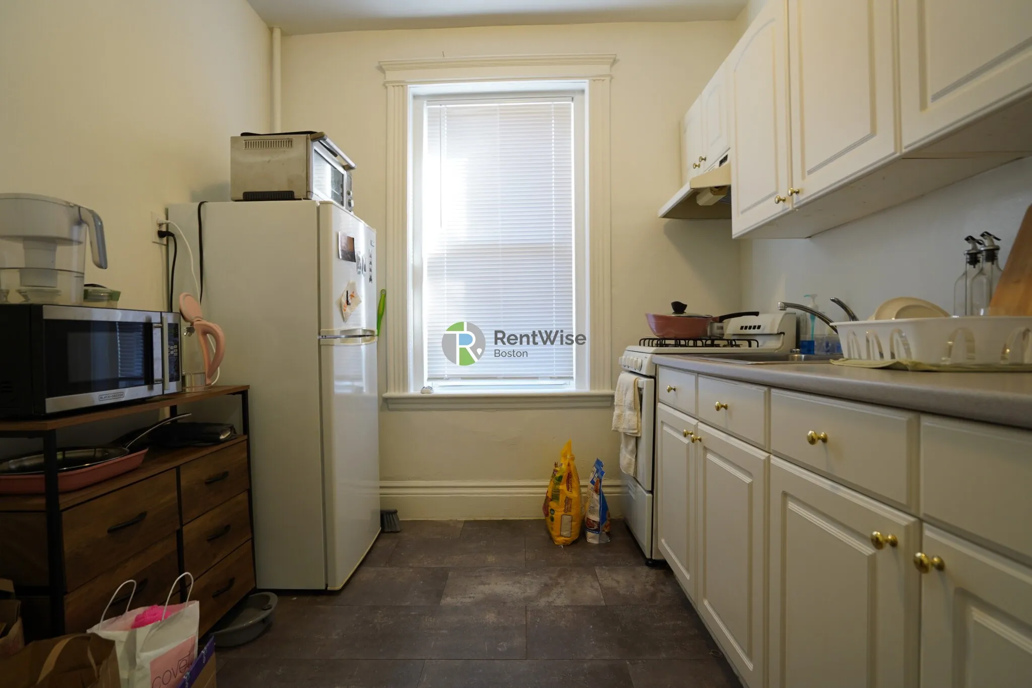 Studio bed, 1 bath apartment for rent at 110 Warren St Unit 15, Brighton — photo 6 of 14
