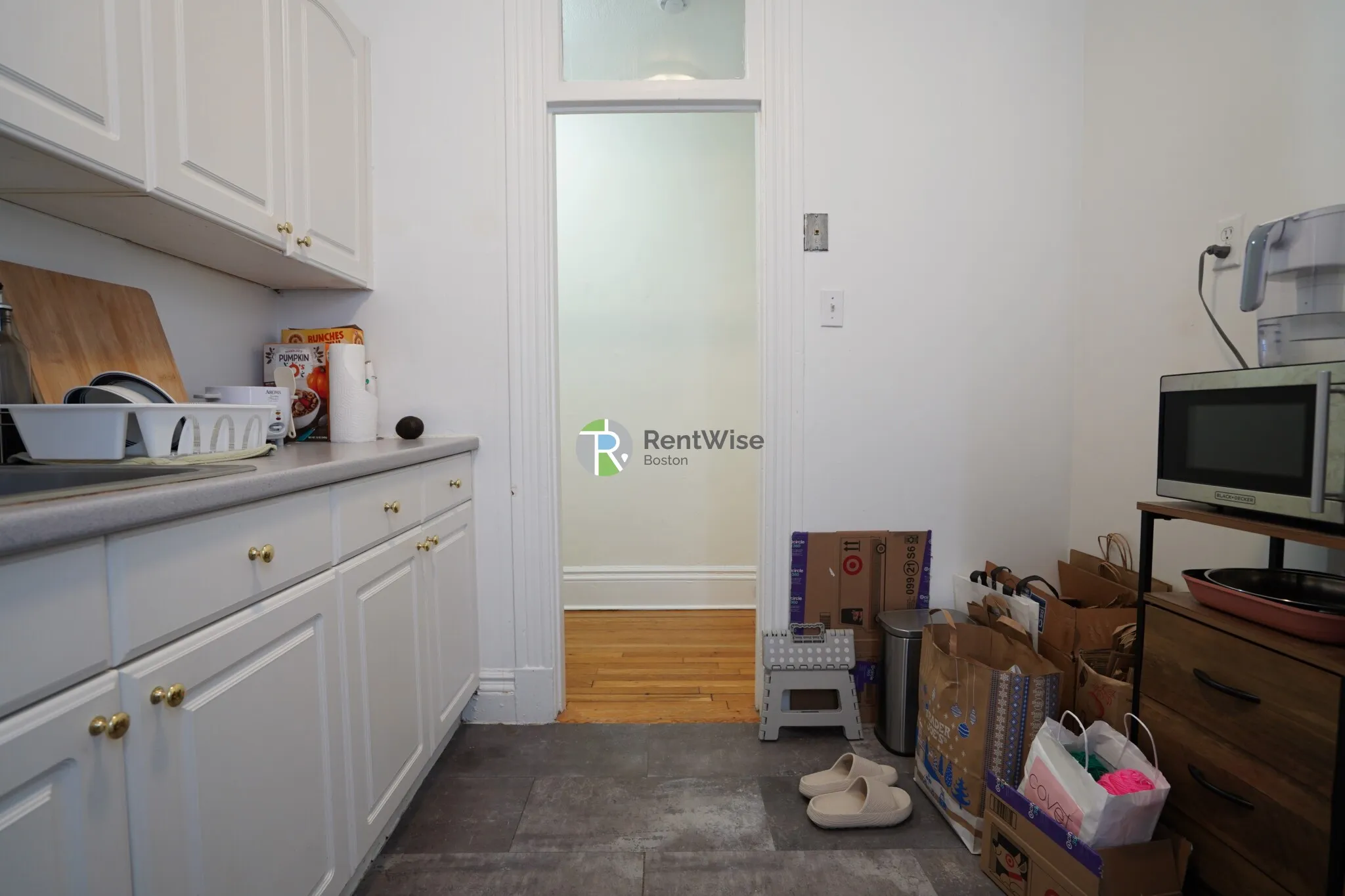 Studio bed, 1 bath apartment for rent at 110 Warren St Unit 15, Brighton — photo 7 of 14